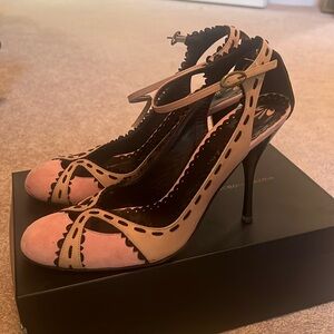 BCBG MaxAzria Caldea pump
